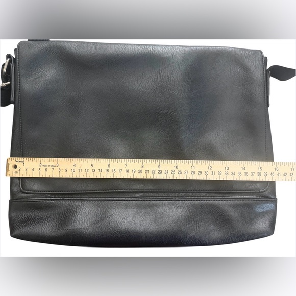 Kenneth Cole Reaction Laptop Grand Tour Business Messenger Tablet Crossbody Bag - Picture 6 of 10